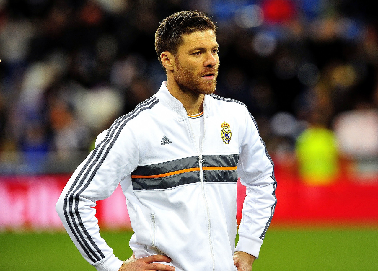 归来已是传奇！哈维-阿隆索皇马球员时期：欧冠西甲国王杯大满贯