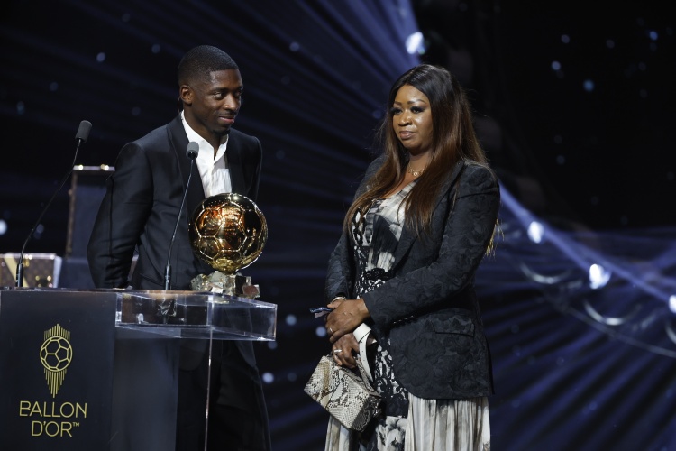 法媒：法国前总统萨科齐将一记者误认为登贝莱母亲，闹了个乌龙